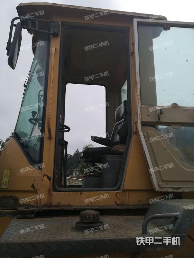 驾驶室顶部 外(驾驶室部分) 驾驶室顶部 外(驾驶室部分)