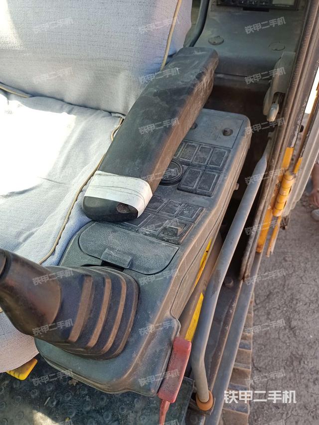 座椅左侧控制台/音响/含左手柄（驾驶室部分）