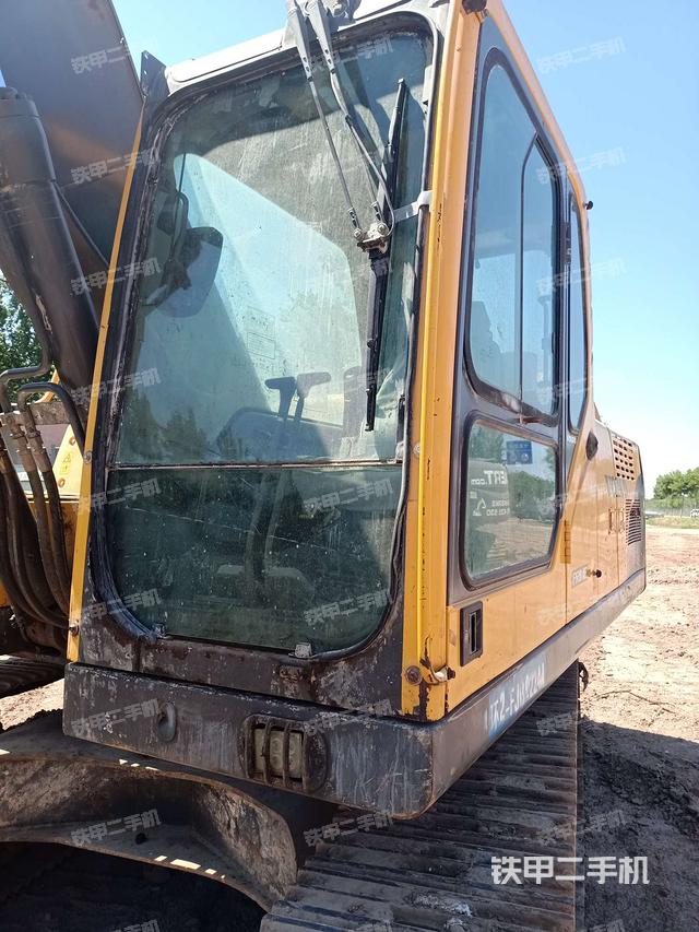 驾驶室左前45度（驾驶室部分）