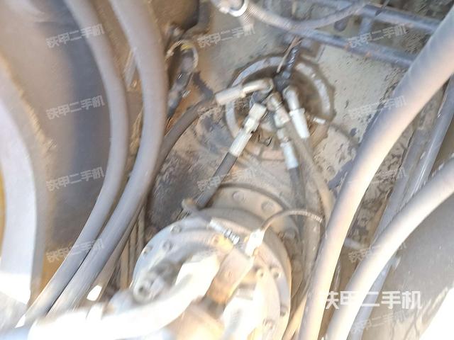 中央回转接头特写（上车部件）