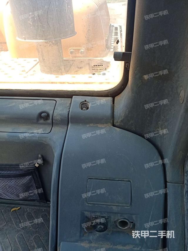 后窗玻璃角标（驾驶室部分）