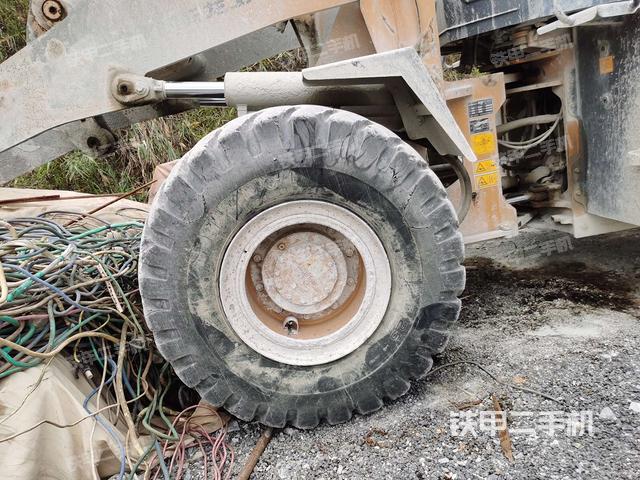 左前轮（行走机构）