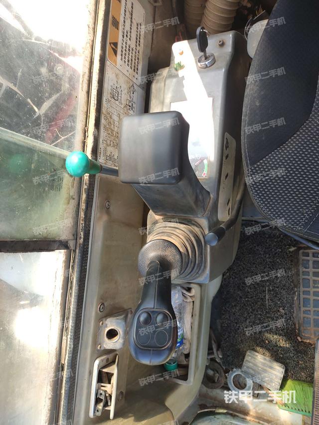 座椅右侧控制台/钥匙门/油门/含右手柄（驾驶室部分）