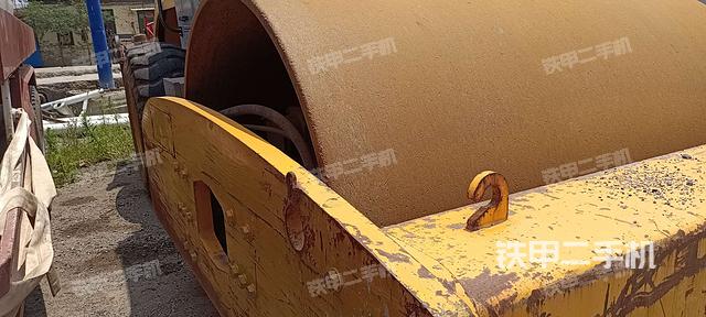 右引导轮/右前轮(行走机构) 右引导轮/右前轮(行走机构)