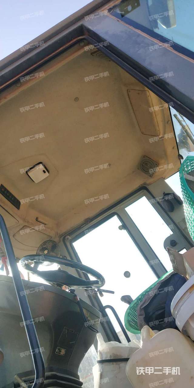 驾驶室正侧(驾驶室/操作室) 驾驶室正侧(驾驶室/操作室)