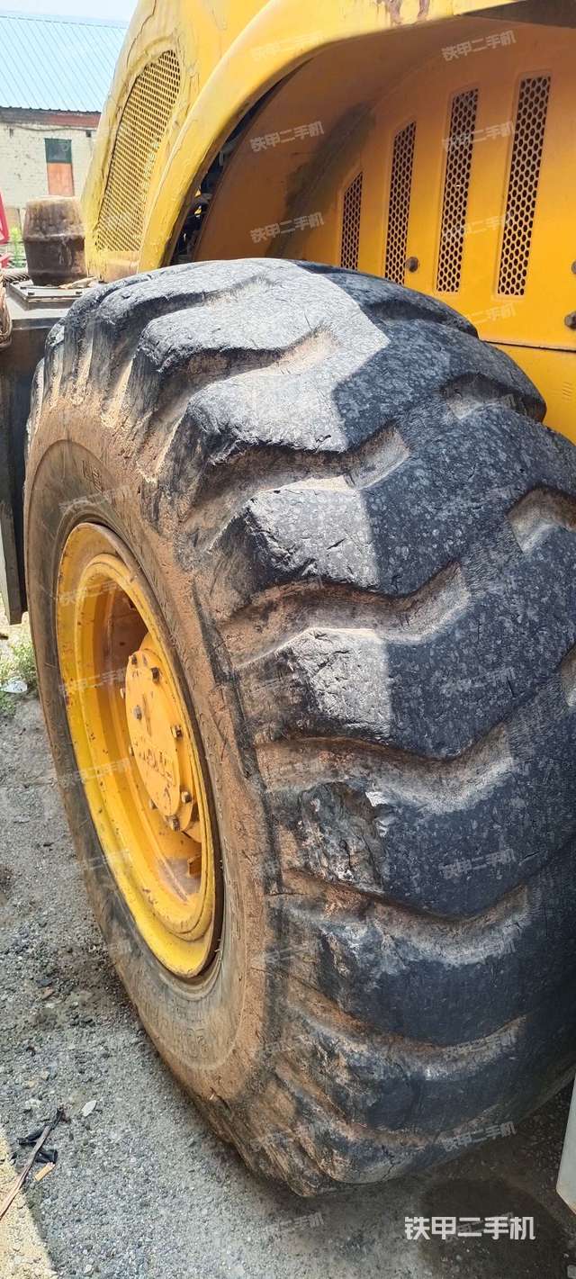 右驱动轮/右后轮(行走机构) 右驱动轮/右后轮(行走机构)