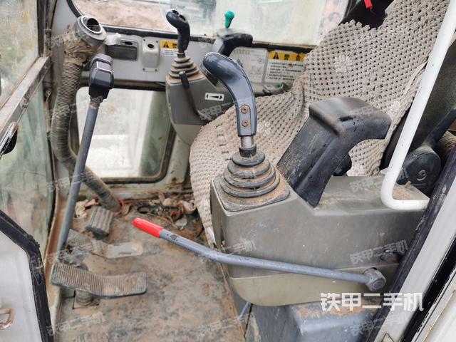 座椅左侧控制台/音响/含左手柄（驾驶室部分）