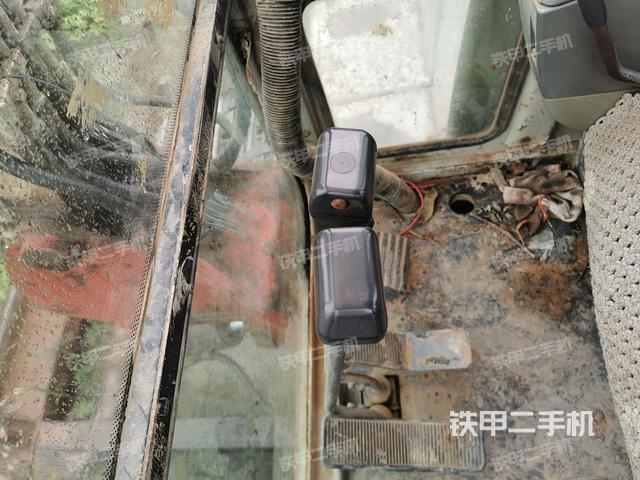 行走控制手柄和踏板 俯拍（驾驶室部分）