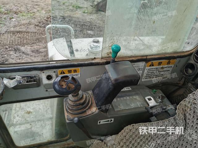 座椅右侧控制台/钥匙门/油门/含右手柄（驾驶室部分）