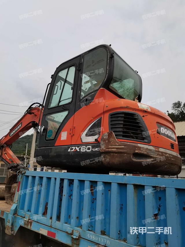 济南市二手斗山dx55-9c挖掘机-左后45实拍图-164