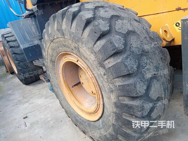 右前轮（行走机构）