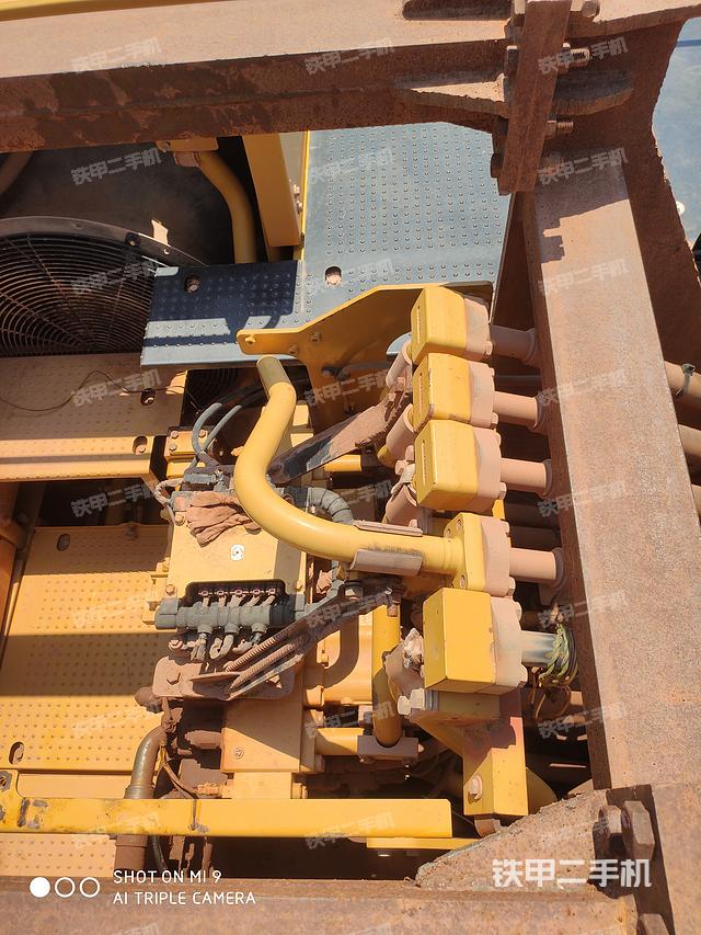 回轉(zhuǎn)馬達(dá)和主控閥（整機(jī)外觀）