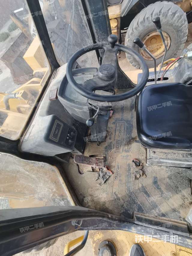 濮阳市二手柳工clg855n装载机-驾驶室内部实拍图-343