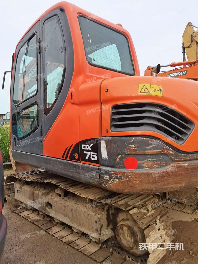 斗山dx75挖掘机