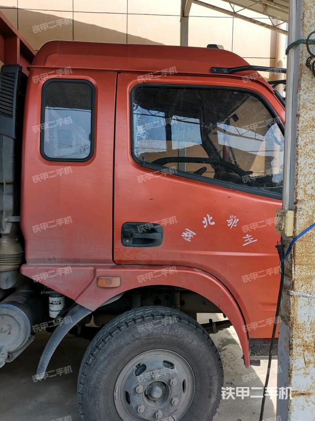 工作装置4（工作装置）