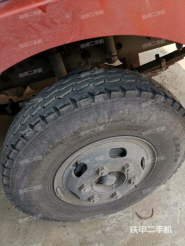 左引导轮 /左前轮（行走机构）