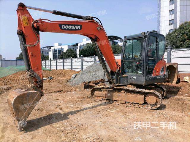 斗山DX55-9C挖掘机