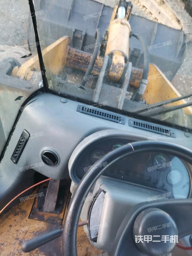 驾驶室内部（驾驶室部分）