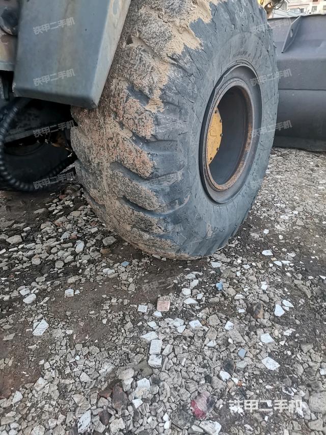 右前轮（行走机构）