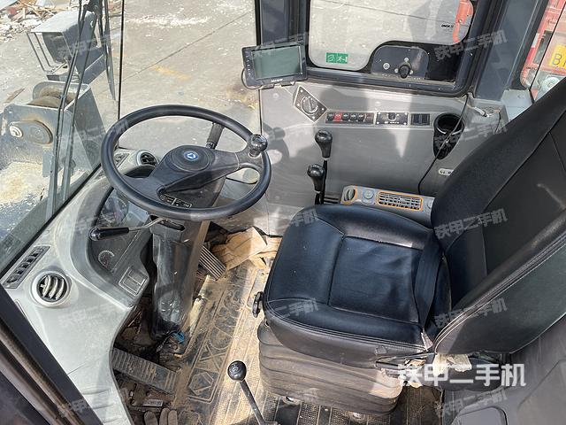 南京市二手徐工lw300fv装载机-驾驶室工作台实拍图-381