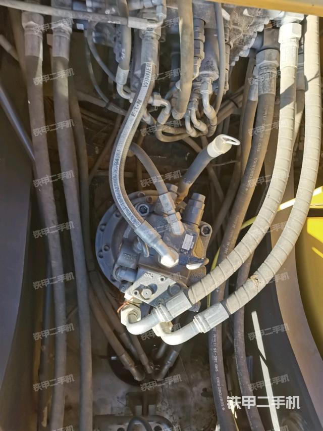 中央回转接头特写（上车部件）