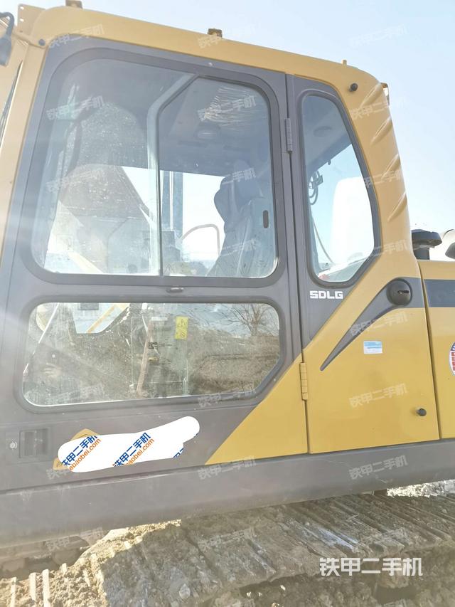 驾驶室正侧(驾驶室部分) 驾驶室正侧(驾驶室部分)