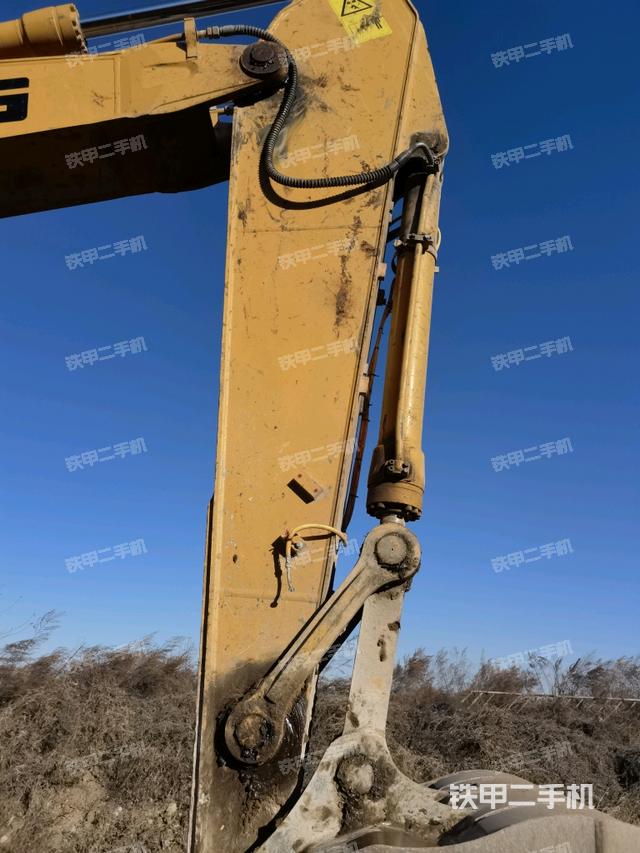 小臂整体右前(工作和回转装置) 小臂整体右前(工作和回转装置)