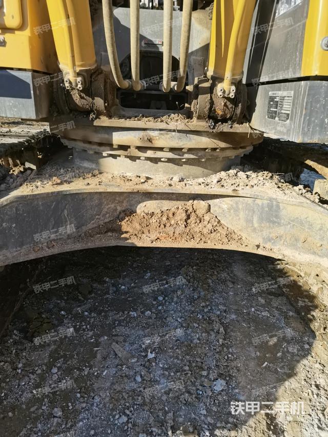 转盘和下车架正前(工作和回转装置) 转盘和下车架正前(工作和回转装置)