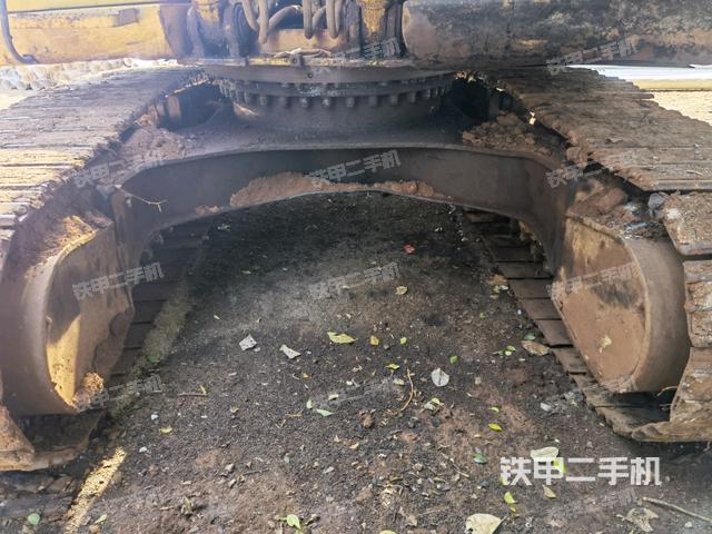 转盘和下车架正前（工作和回转装置）