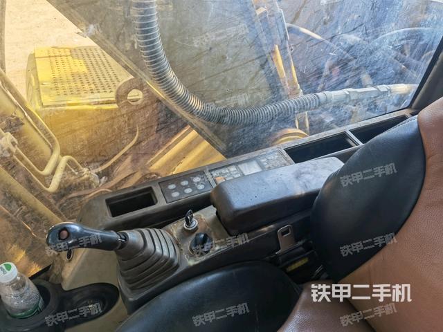 座椅右侧控制台/钥匙门/油门/含右手柄（驾驶室部分）