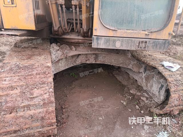 转盘和下车架正前（工作和回转装置）