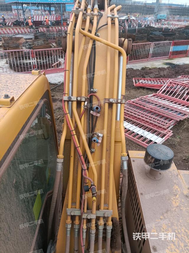 大臂背部俯视（工作和回转装置）