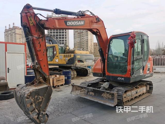 斗山DX75-9C挖掘机