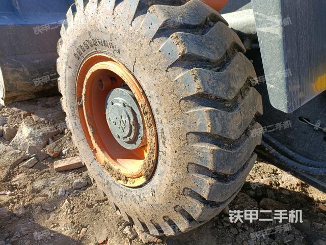 右前轮(行走机构) 右前轮(行走机构)