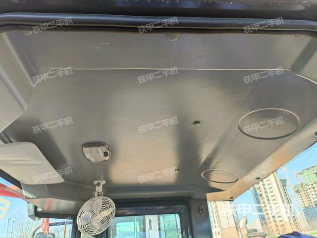 顶棚整体  内(驾驶室部分) 顶棚整体  内(驾驶室部分)