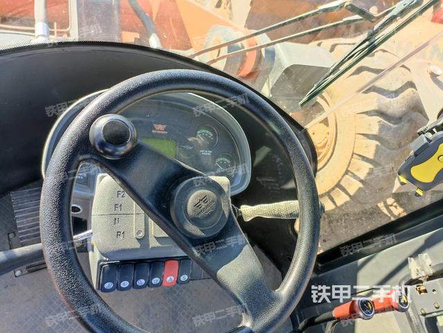 仪表盘(驾驶室部分) 仪表盘(驾驶室部分)