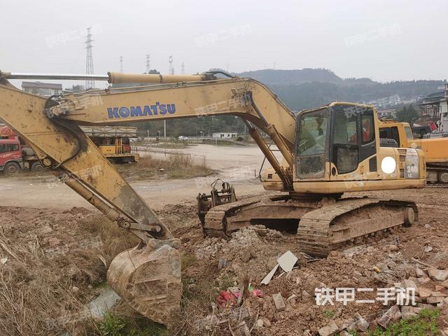 小松PC240LC-8挖掘机