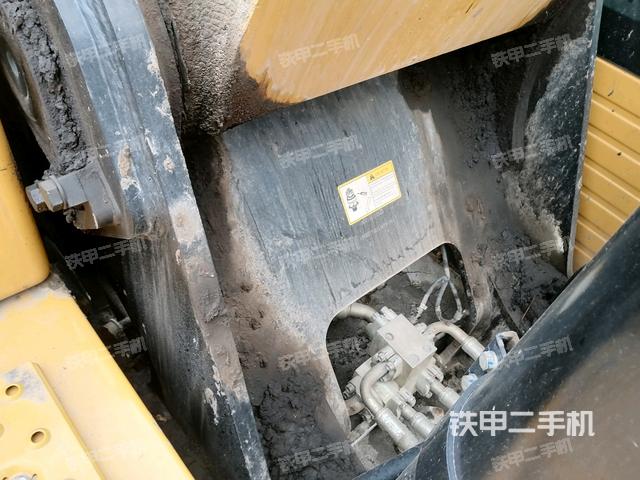 大臂根部 斜视(工作和回转装置) 大臂根部 斜视(工作和回转装置)