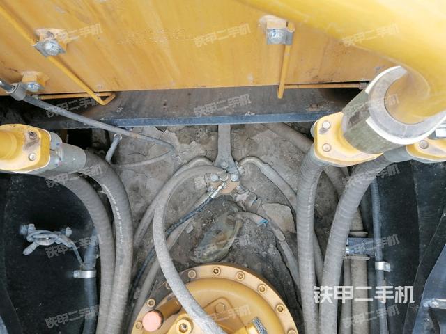 中央回转接头特写(上车部件) 中央回转接头特写(上车部件)