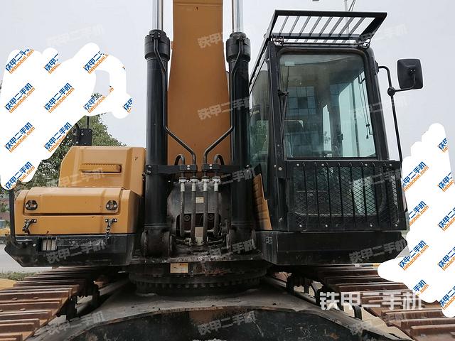 大臂油缸整体 竖拍(工作和回转装置) 大臂油缸整体 竖拍(工作和回转装置)