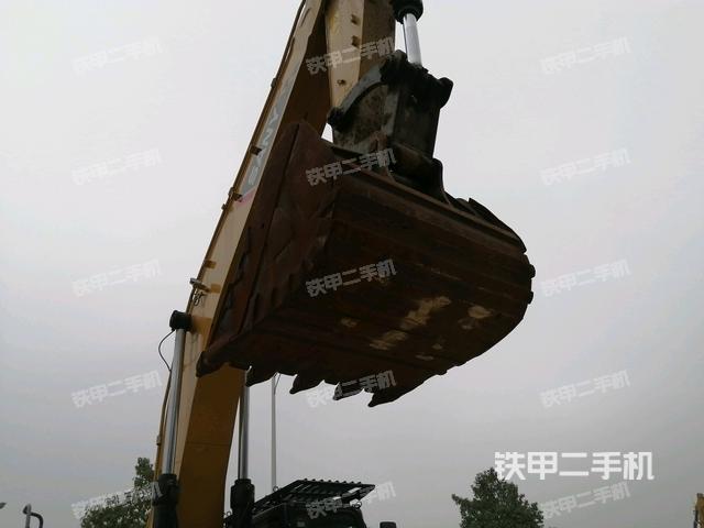 铲斗右后整体(工作和回转装置) 铲斗右后整体(工作和回转装置)