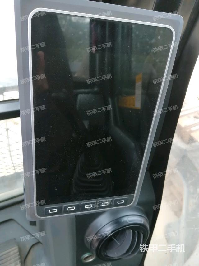 显示屏 (驾驶室部分) 显示屏 (驾驶室部分)