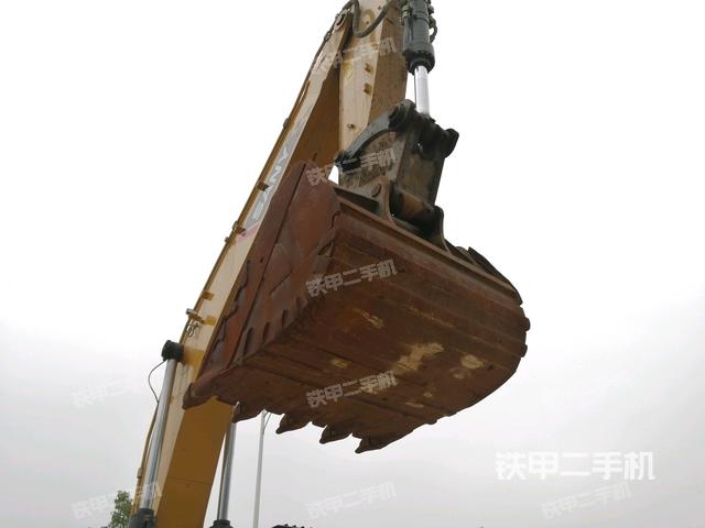 小臂整体右前(工作和回转装置) 小臂整体右前(工作和回转装置)