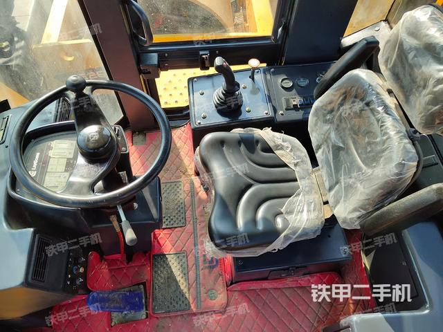 上海市二手柳工clg856装载机-驾驶室工作台实拍图-381