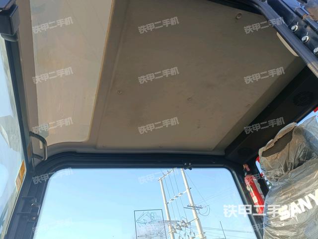 顶棚整体(驾驶室部分) 顶棚整体(驾驶室部分)