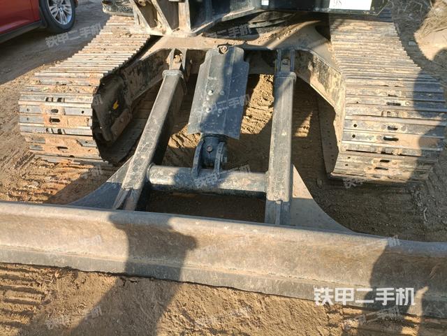 转盘和下车架正前(工作和回转装置) 转盘和下车架正前(工作和回转装置)