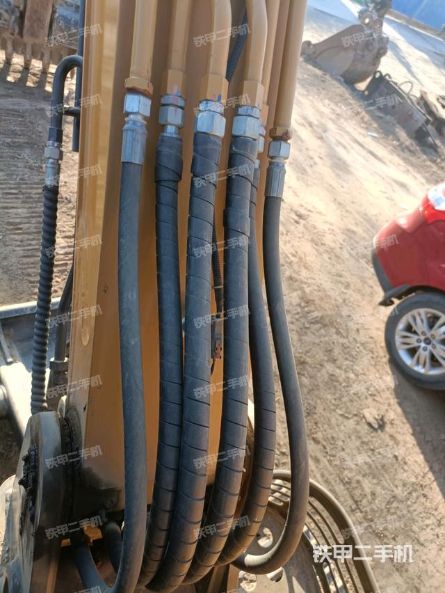 大臂背部俯视(工作和回转装置) 大臂背部俯视(工作和回转装置)