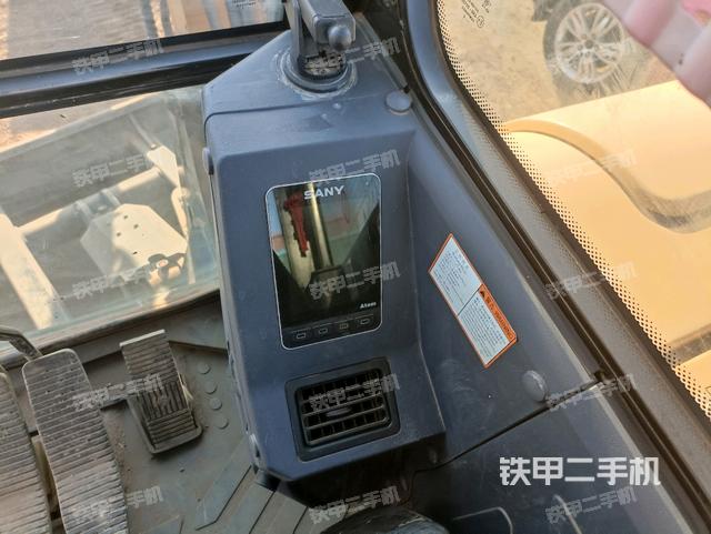 显示屏 (驾驶室部分) 显示屏 (驾驶室部分)