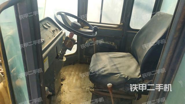 驾驶室内部(驾驶室部分) 驾驶室内部(驾驶室部分)