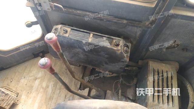 操作杆  档位(驾驶室部分) 操作杆  档位(驾驶室部分)